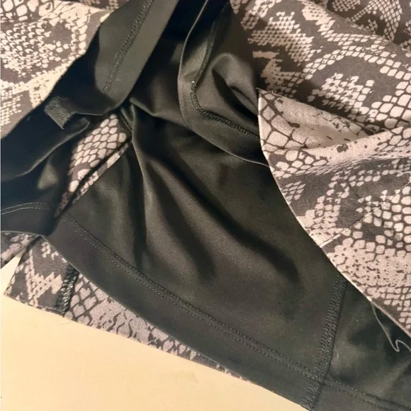 Lysse Women’s Snake Print Above the Knee Skirt Sz XL - Picture 4 of 4